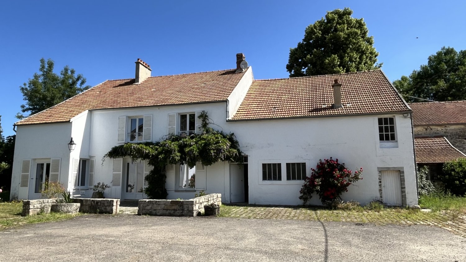 5 bedrooms House in Seine-et-Marne, France No. 281524