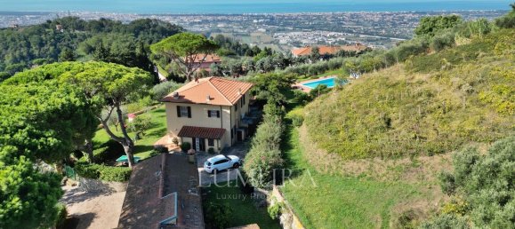 6 bedrooms Villa in Massarosa, Italy No. 235038 5