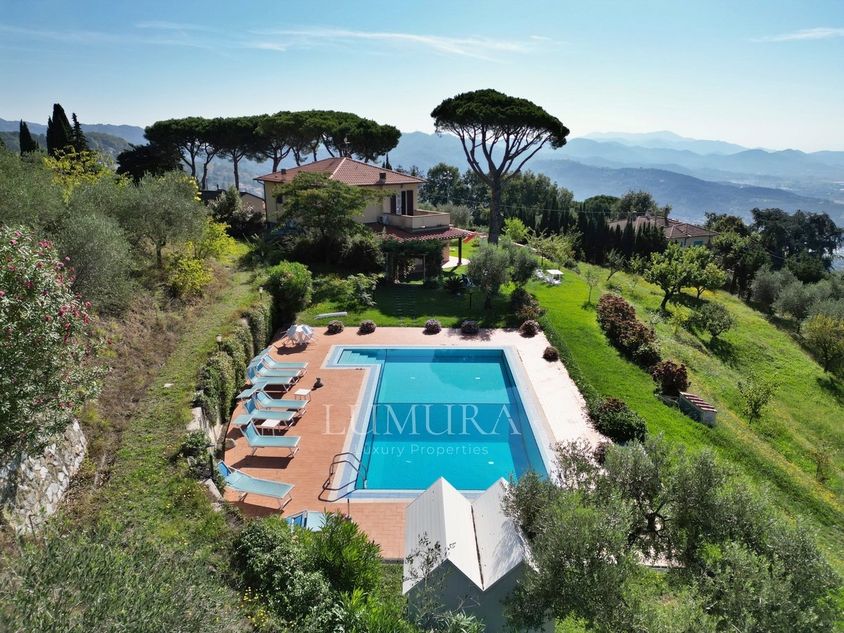 6 bedrooms Villa in Massarosa, Italy No. 235038