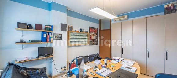 Apartamento de 4 dormitorios en Ponte San Pietro, Italy No. 288105 19