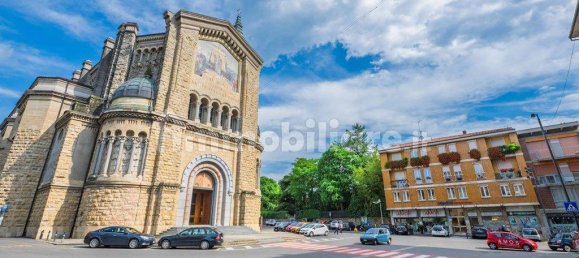 Apartamento de 4 dormitorios en Ponte San Pietro, Italy No. 288105 2