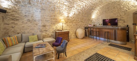 12 bedrooms Commercial property in Grasse, France No. 1414 6