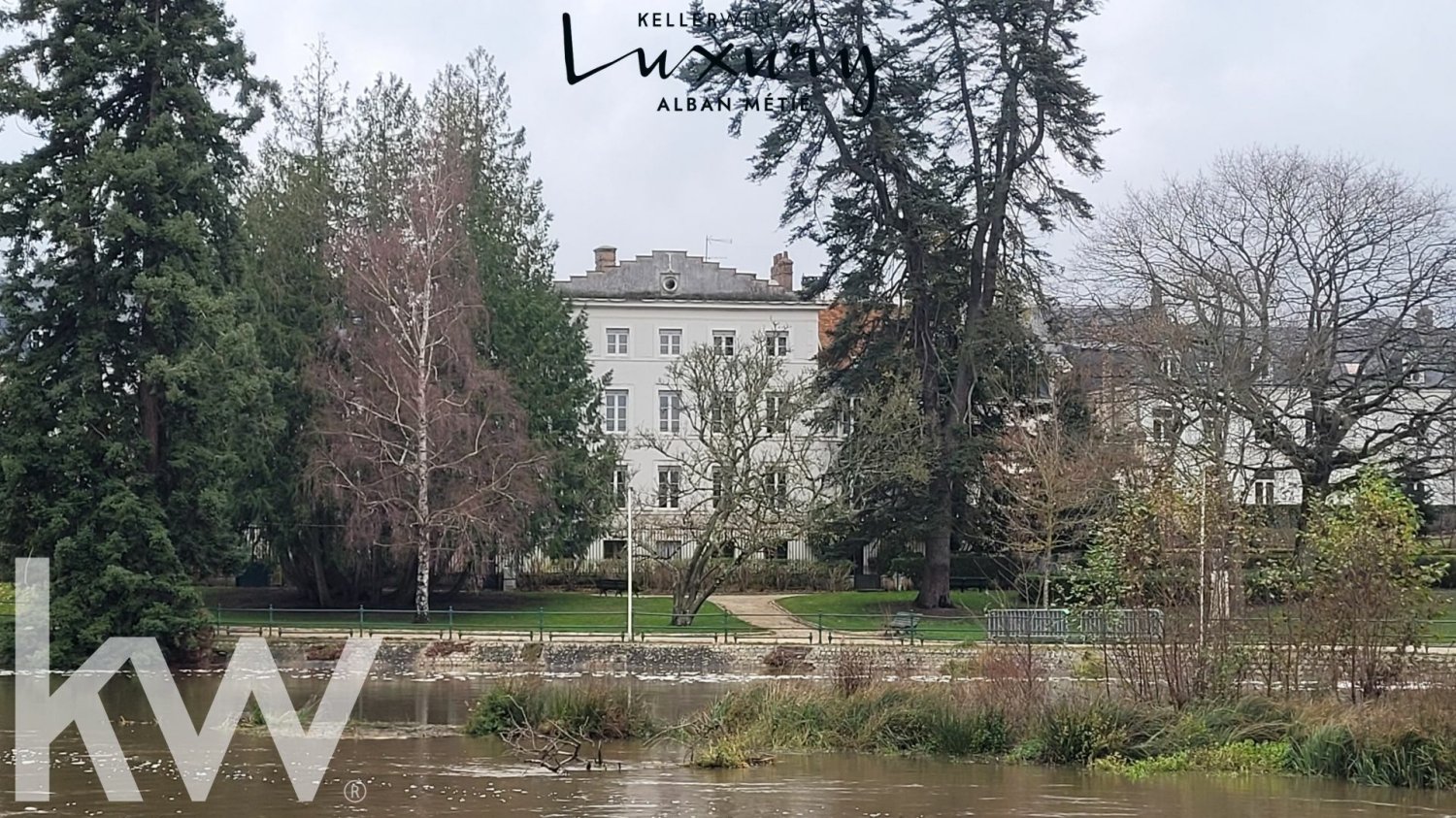  بناية في Romorantin-Lanthenay, France 1300متر مربع رقم 250660