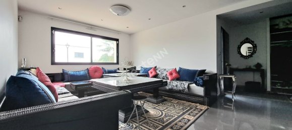 Casa de 4 dormitorios en Luzarches, France No. 162593 11