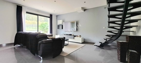 Casa de 4 dormitorios en Luzarches, France No. 162593 12