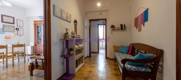 4 bedrooms Apartment in Fucecchio, Italy No. 335452 3