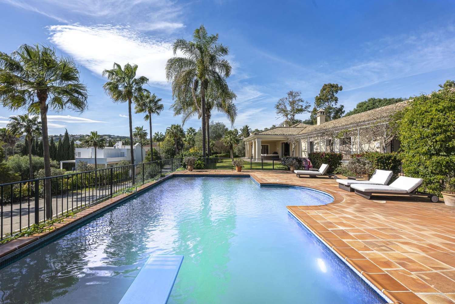 5 bedrooms Villa in Cadiz, Spain No. 133961