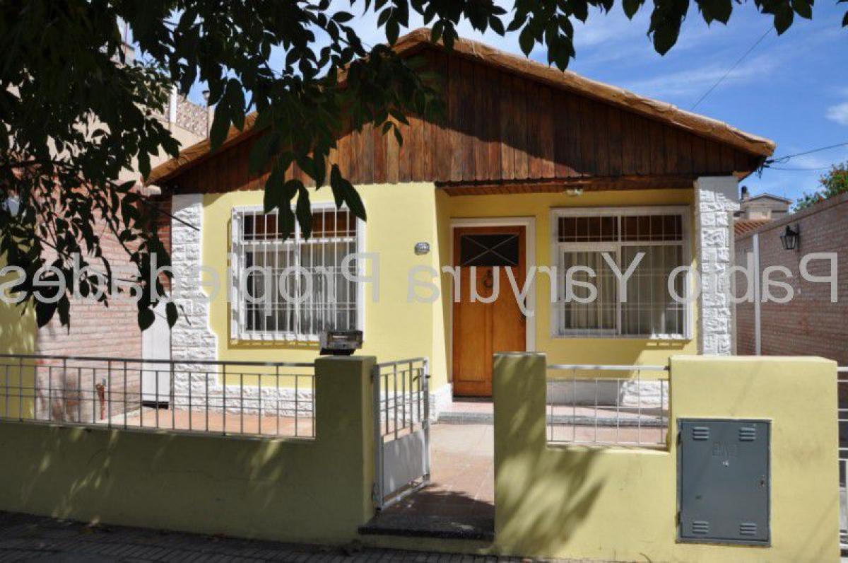 2 bedrooms House in Tres de Febrero, Argentina No. 57576