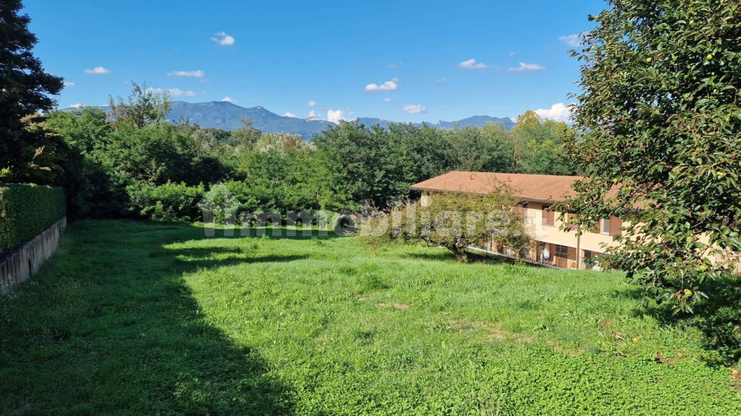 Grundstück in Daverio, Italy 1650m², Nr. 347578