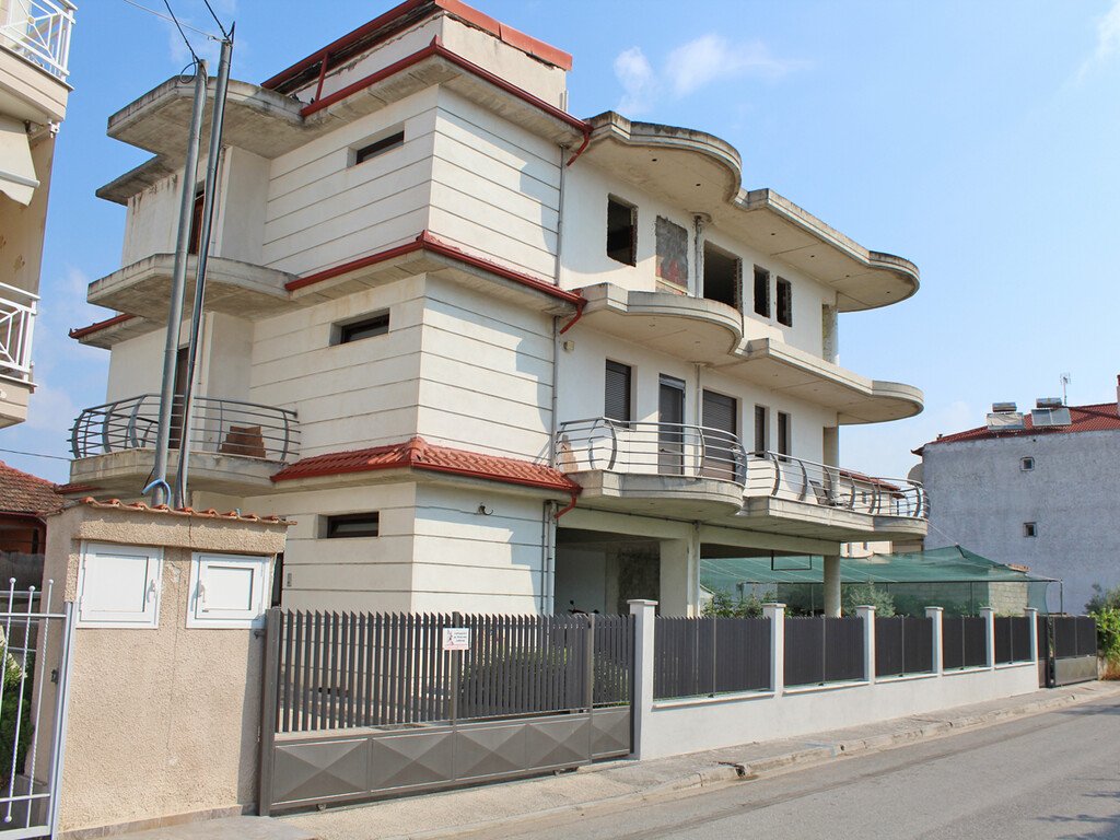 Propiedad comercial de 6 dormitorios en Katerini, Greece No. 2643