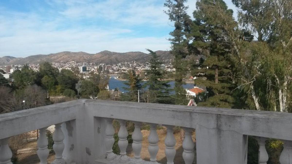 Casa de 6 dormitorios en Córdoba, Argentina No. 16897