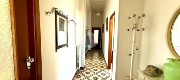 4 bedrooms Apartment in Naples, Italy No. 341291 5