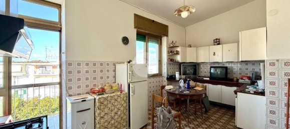 4 bedrooms Apartment in Naples, Italy No. 341291 8