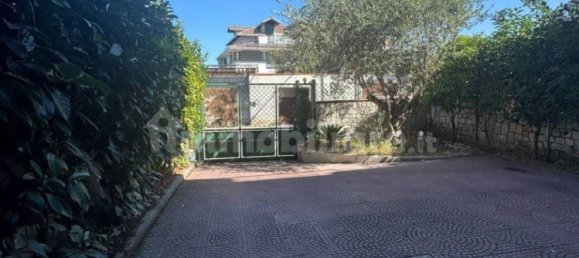 5 bedrooms Villa in Villaricca, Italy No. 307901 3