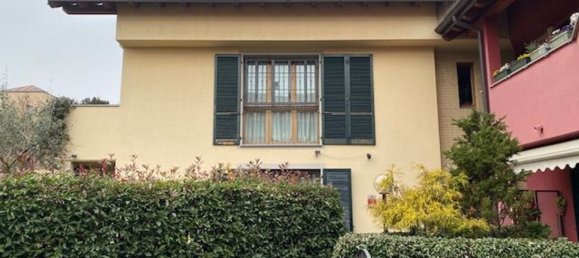 Дуплекс с 7 комнатами в Гудо Висконти, Италия № 162345 3