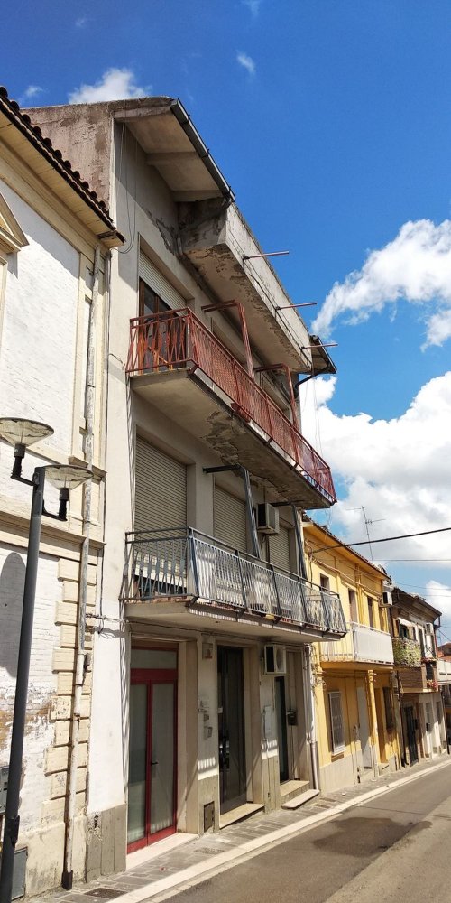 15 rooms House in Cupello, Italy No. 211175