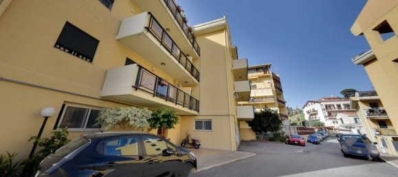 3 bedrooms Apartment in Messina, Italy No. 226244 4