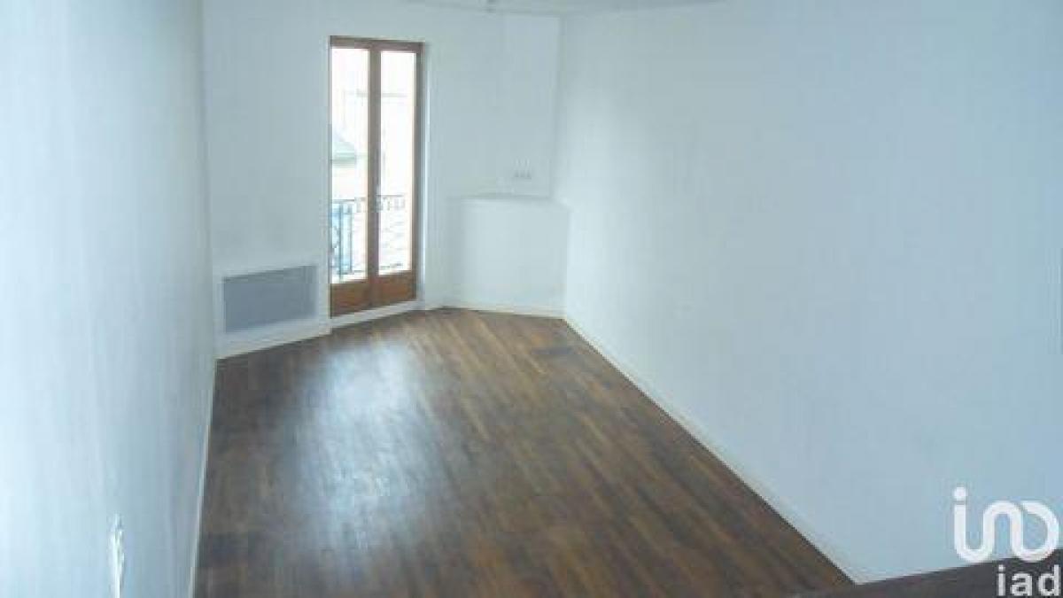 3 bedrooms Condo in Poitiers, France No. 37008