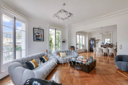 3 bedrooms Apartment in Paris, France No. 127940