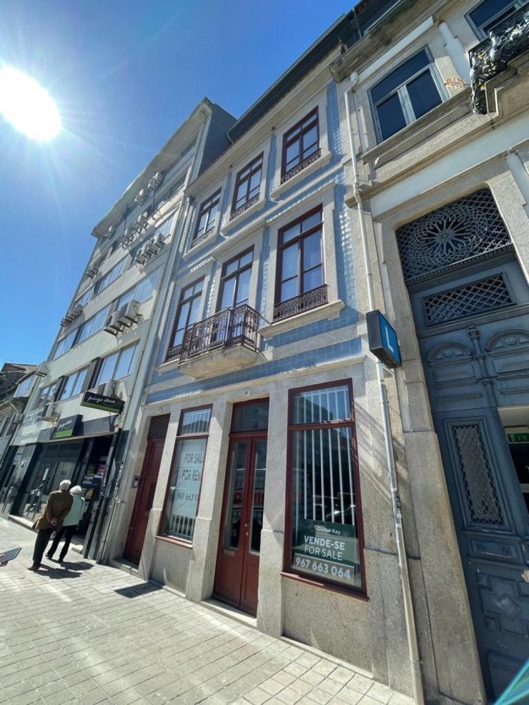 Laden in Porto, Portugal 302m², Nr. 8439