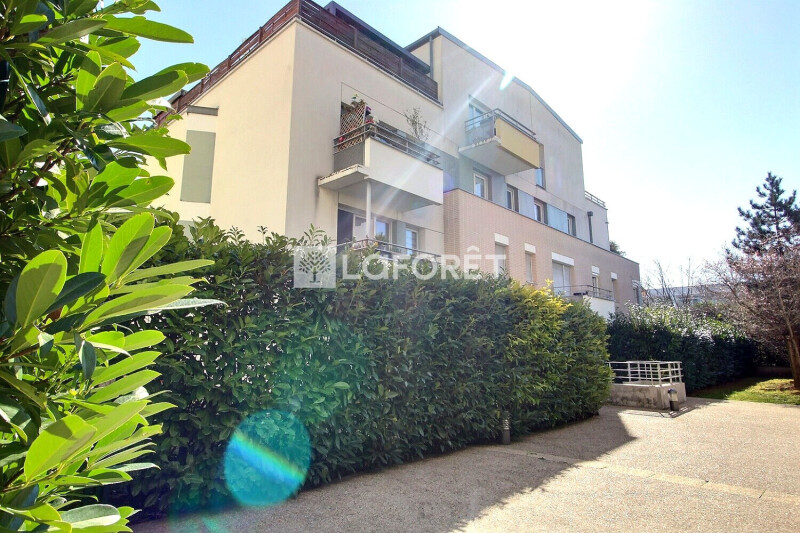 Квартира с 3 спальнями в Женвилье, Франция № 129753