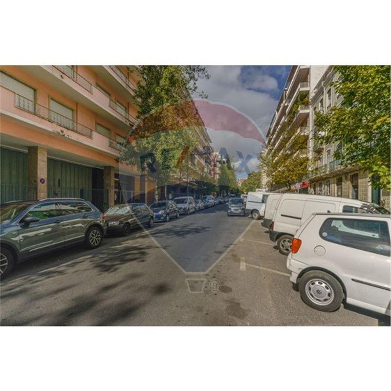 3 bedrooms Apartment in Lisbon, Portugal No. 70354