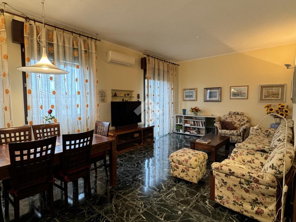 3 bedrooms Apartment in Verona, Italy No. 220573