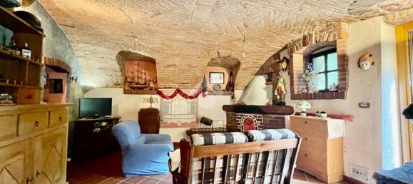 Дом с 6 комнатами в Кастелламонте, Италия № 25279 6