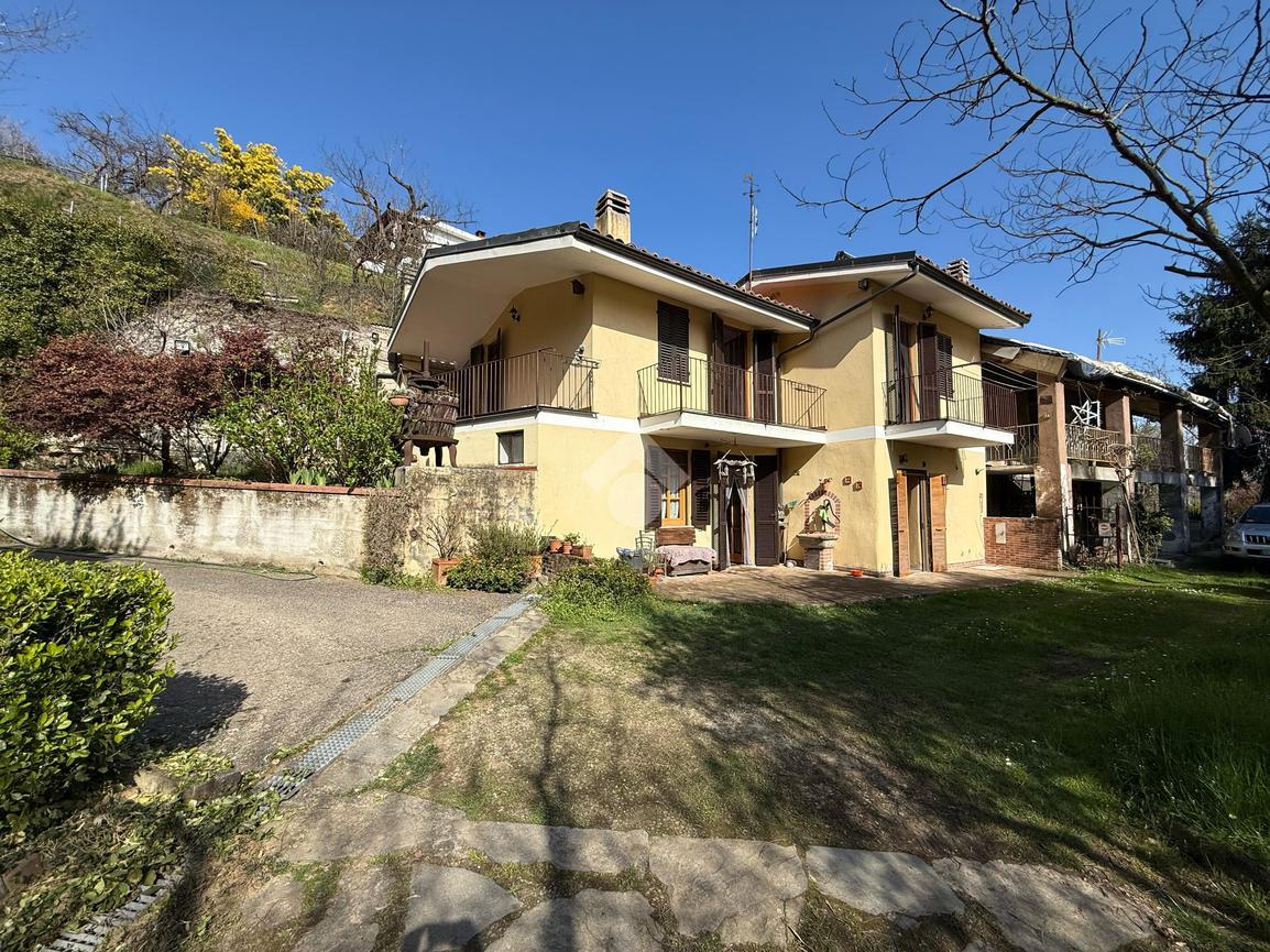 Дом с 6 комнатами в Кастелламонте, Италия № 25279