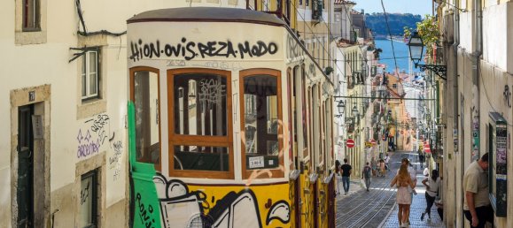 2 bedrooms Apartment in Lisbon, Portugal No. 9726 19