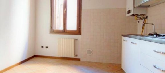 7-salle Appartement à Vicenza, Italy No. 231759 16