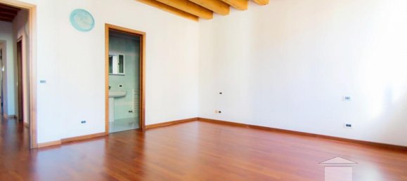 7-salle Appartement à Vicenza, Italy No. 231759 20