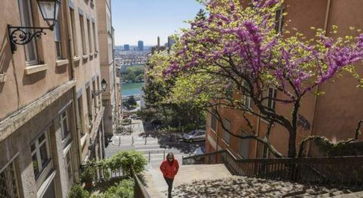 4 bedrooms Apartment in Lyon, France No. 24934