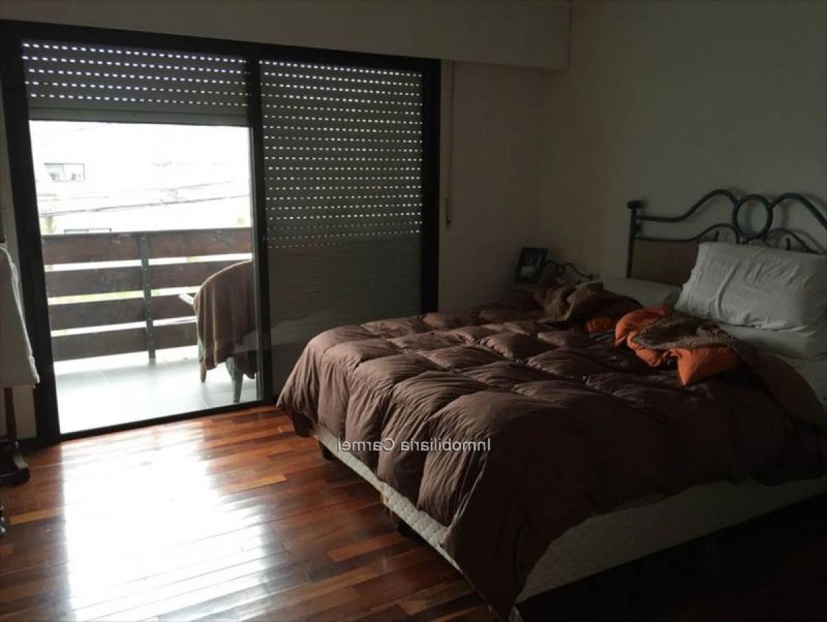 Дом с 4 спальнями в Монтевидео, Уругвай № 732