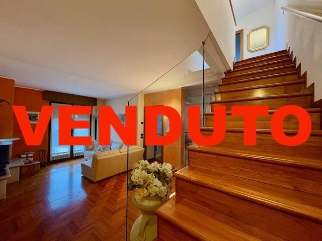 3 bedrooms Duplex in Sona, Italy No. 18870