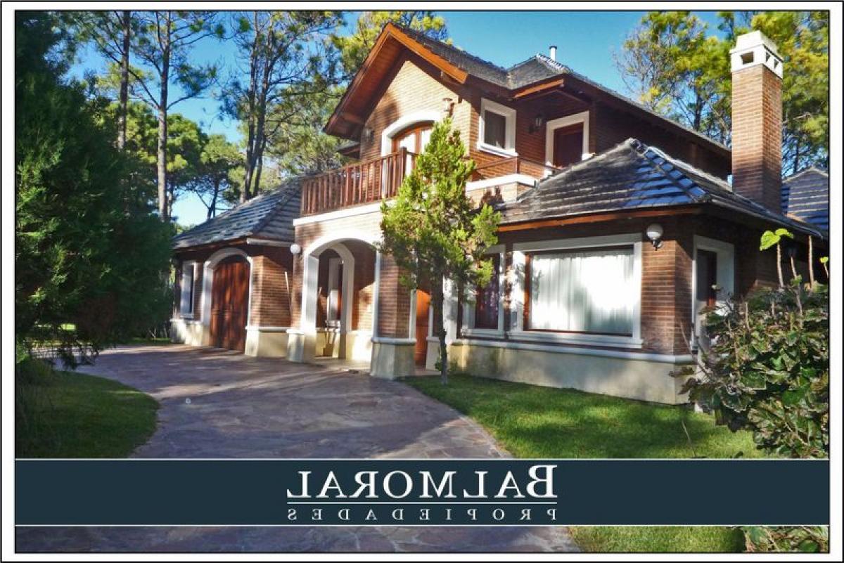 3 bedrooms House in Mar del Plata, Argentina No. 92300