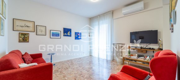 4 bedrooms Apartment in Parma, Italy No. 330186 4