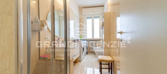 4 bedrooms Apartment in Parma, Italy No. 330186 8