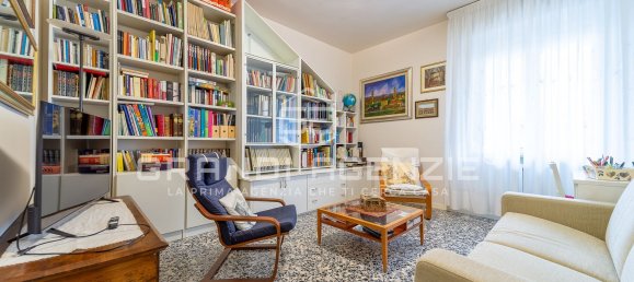 4 bedrooms Apartment in Parma, Italy No. 330186 10