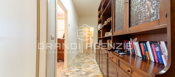 4 bedrooms Apartment in Parma, Italy No. 330186 7