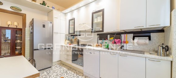 4 bedrooms Apartment in Parma, Italy No. 330186 6