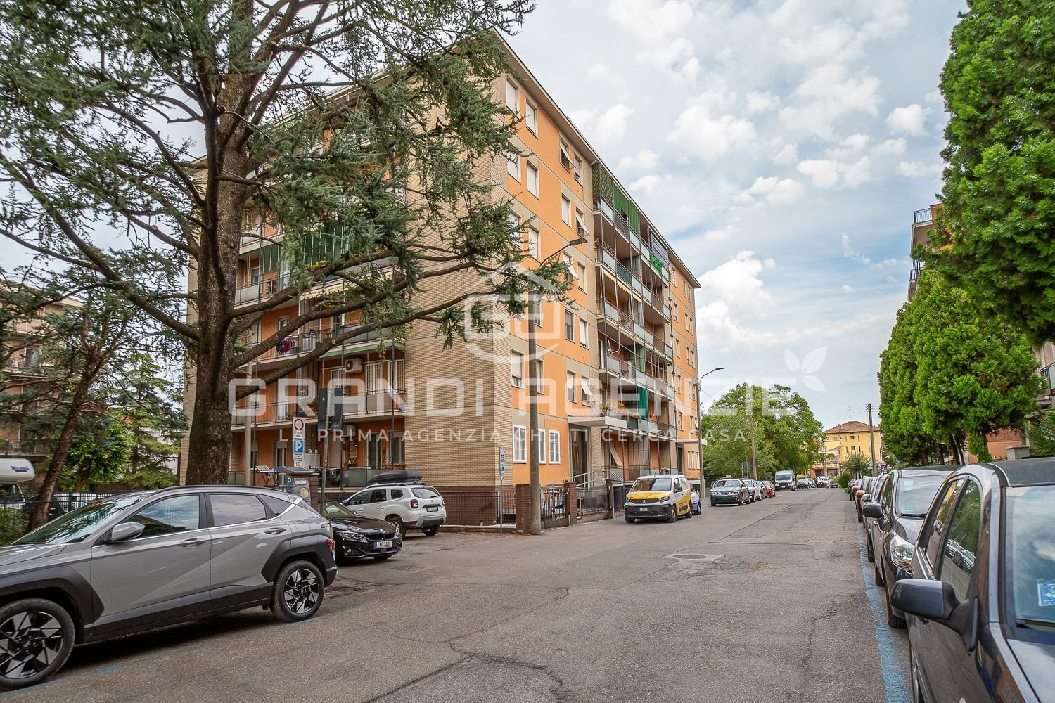 4 bedrooms Apartment in Parma, Italy No. 330186