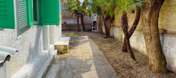 Дом с 3 комнатами в Фьюмичино, Италия № 94651 6