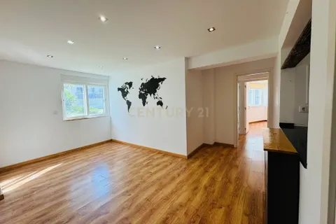 3 bedrooms Apartment in Lisbon, Portugal No. 252283