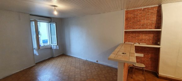 Edificio en Montelimar, France No. 195539 2