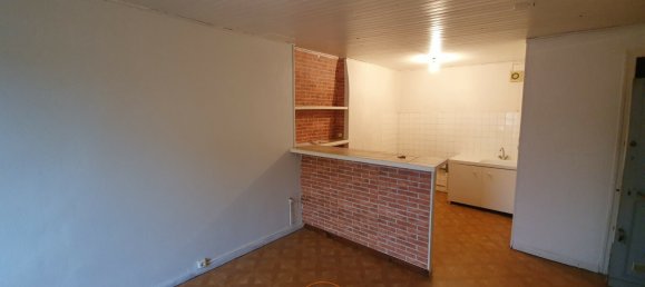 Edificio en Montelimar, France No. 195539 3