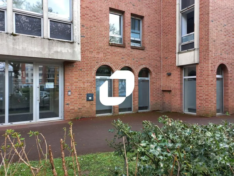 282m² Office in Marcq-en-Baroeul, France No. 302402