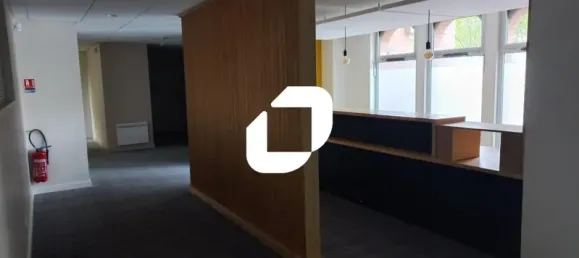 282m² Office in Marcq-en-Baroeul, France No. 302402 2