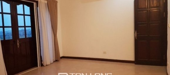 Villa de 5 dormitorios en Tay Ho, Vietnam No. 1855 5