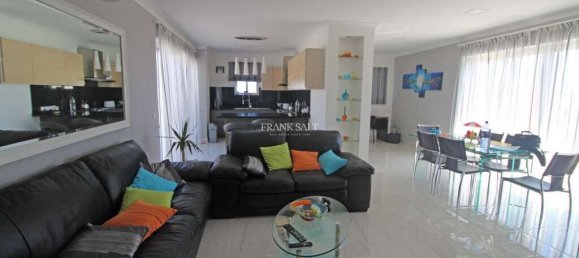 4 bedrooms Penthouse in Qala, Malta No. 5687 2